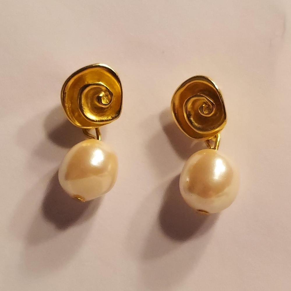 Givenchy Signed Vintage Gilt Gold Pearl Dangling Earrings 1" PRISTINE LIKE NEW